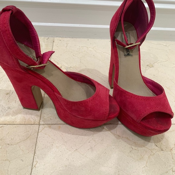 Hot pink heels - Picture 2 of 2